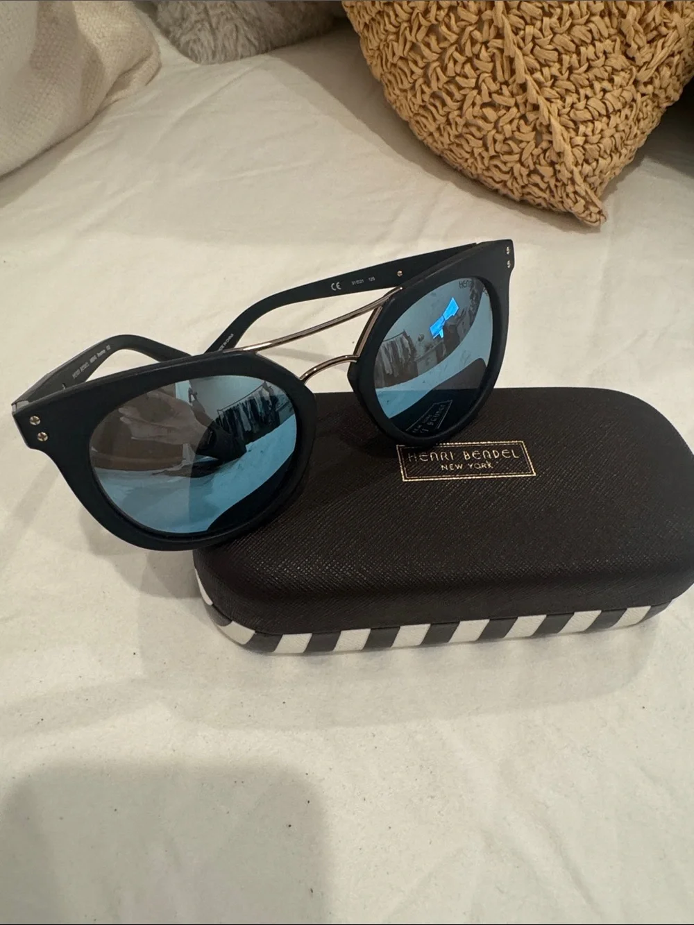 henri bendel HB804S Broadway 002 Black Frame Sunglasses/Blue Mirrored Lenses - Picture 1 of 7